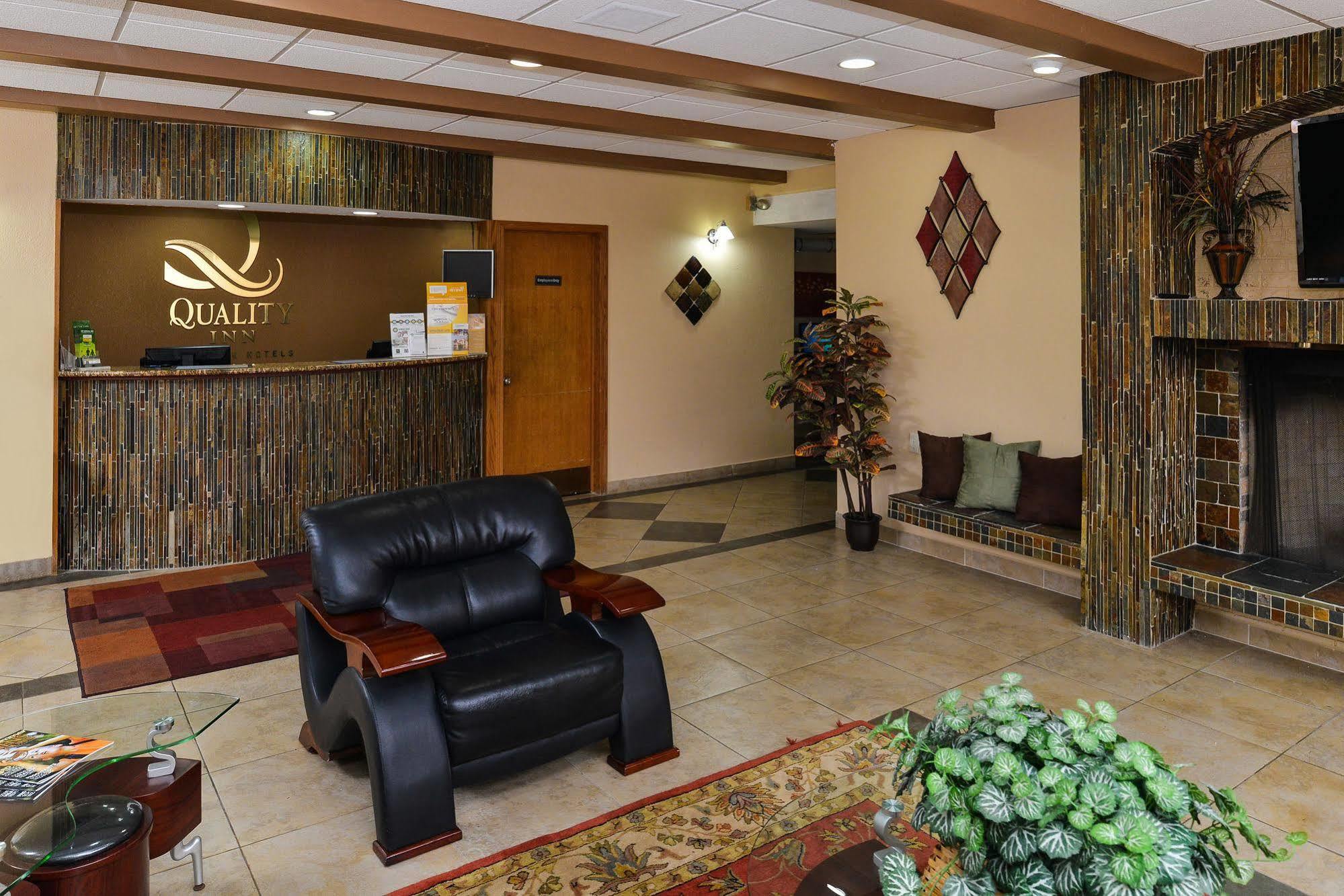 Quality Inn East Dubuque Zewnętrze zdjęcie