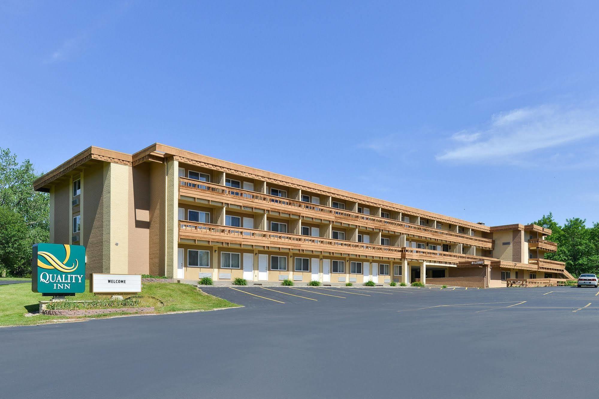Quality Inn East Dubuque Zewnętrze zdjęcie